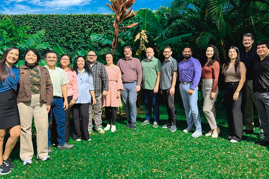 Foto grupal del equipo de trabajo FES America Central