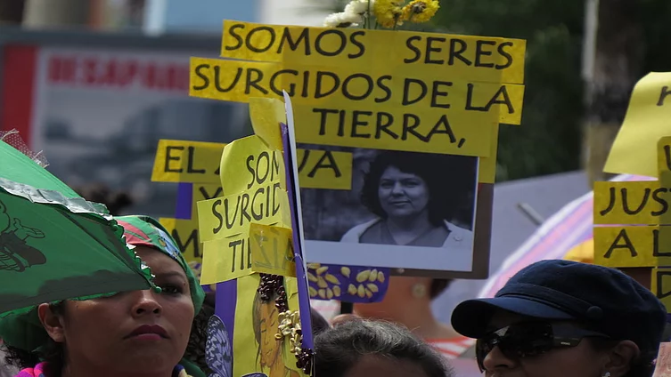 Somos seres surgidos de la tierra ...